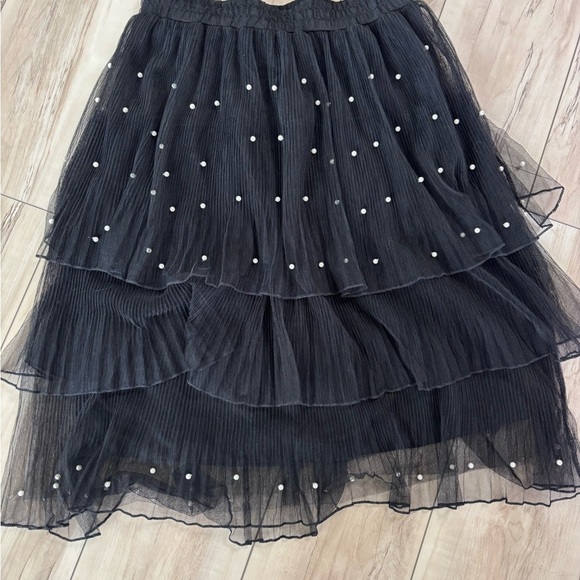 Elegant Black Layered Skirt with Pearl Accents - Picture 1 of 3